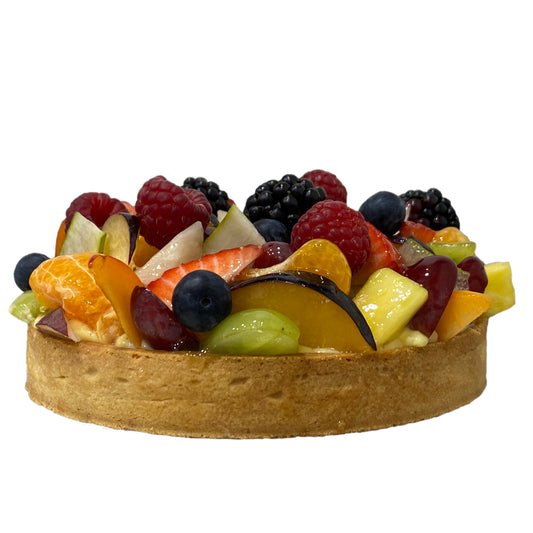 verschillende soorten fruit op een amandelzanddeeg Alt-tekst bewerken