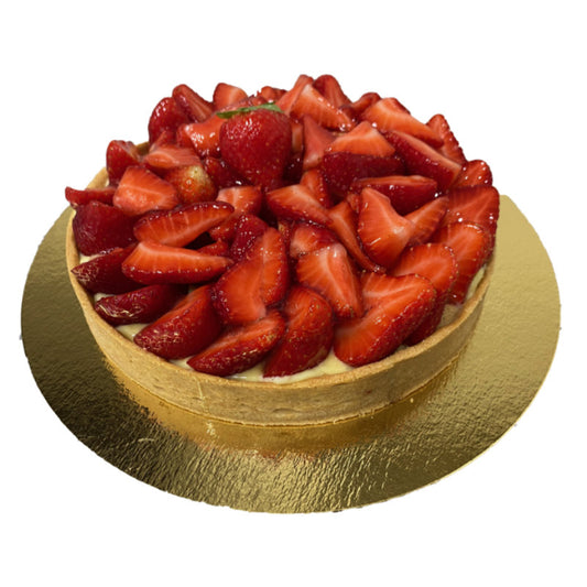 goudkarton met zanddeeg, patisseriecreme en aardbeien